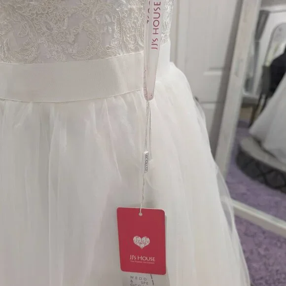 JJ's House Size 10 A-Line Wedding Dress - Picture 4 of 6